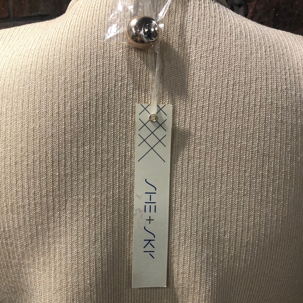 She + Sky Cream V-Neck Sweater Vest - Picture 6 of 12